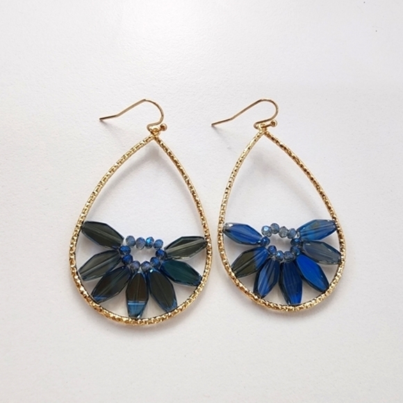 NEW Gold Navy Blue Floral Bead Crystal Teardrop Dangle Earrings - Picture 3 of 6